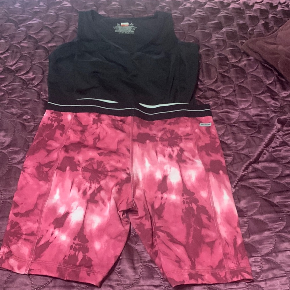 Women’s Danskin Top & Short Set/12-14 / Black & Pink